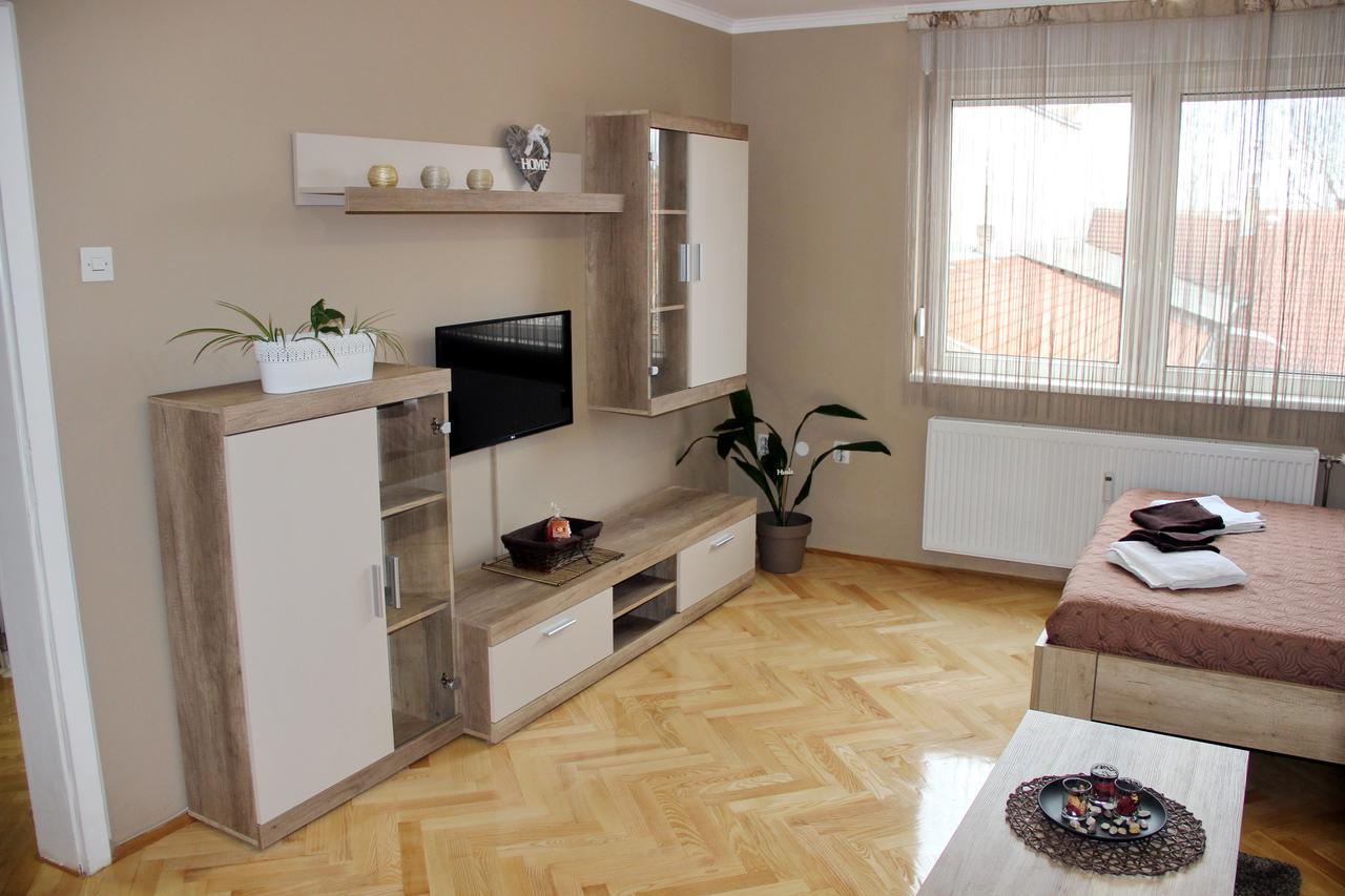 Apartment Cherry Zrenjanin Esterno foto