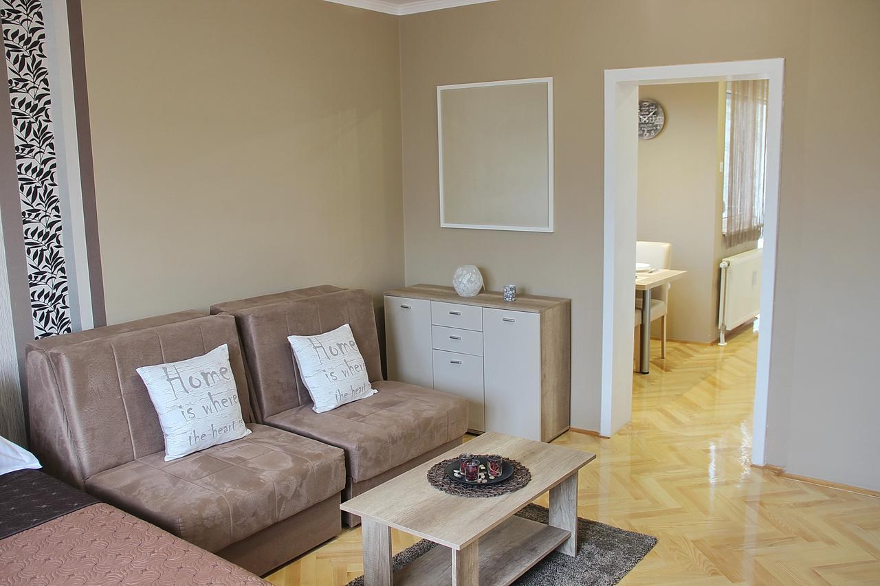 Apartment Cherry Zrenjanin Esterno foto