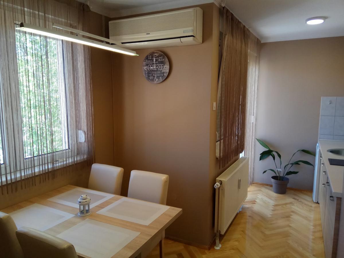 Apartment Cherry Zrenjanin Esterno foto